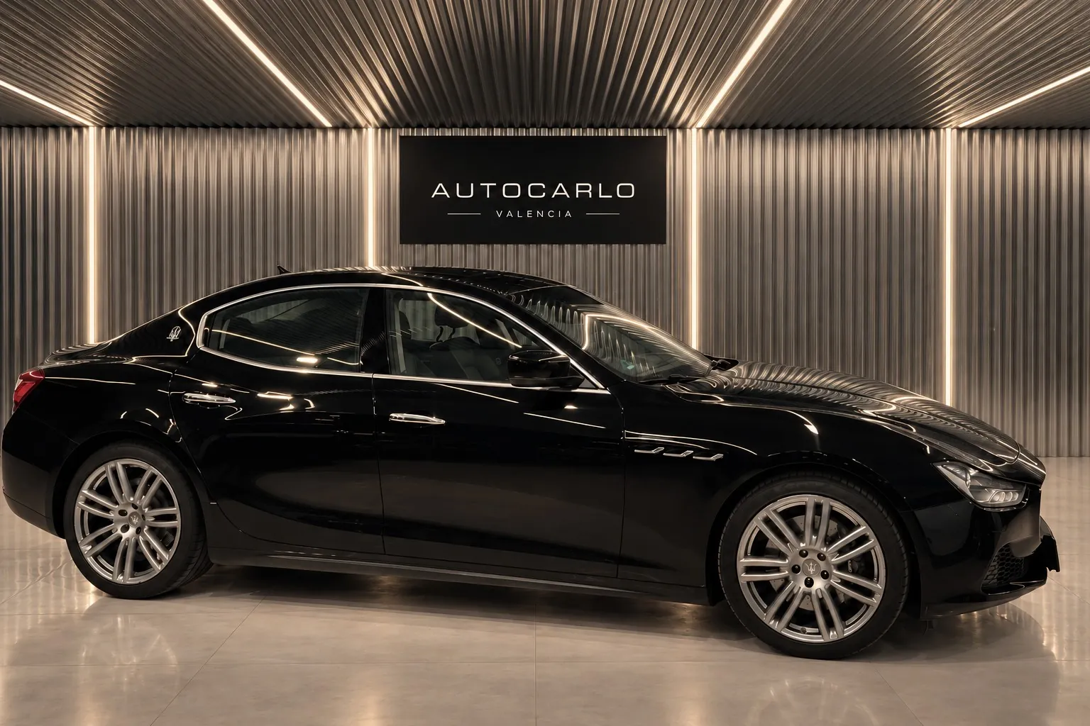 Maserati Ghibli negro vendido por Autocarlo Valencia